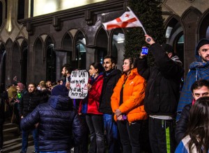 В Тбилиси начались задержания на митинге против закона об иноагентах 