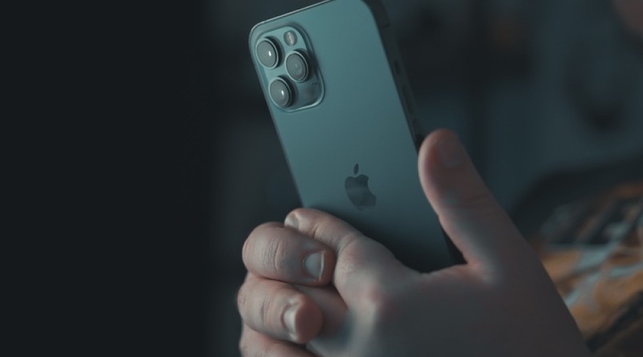 Неизвестные похитили екатеринбуржца ради iPhone 15