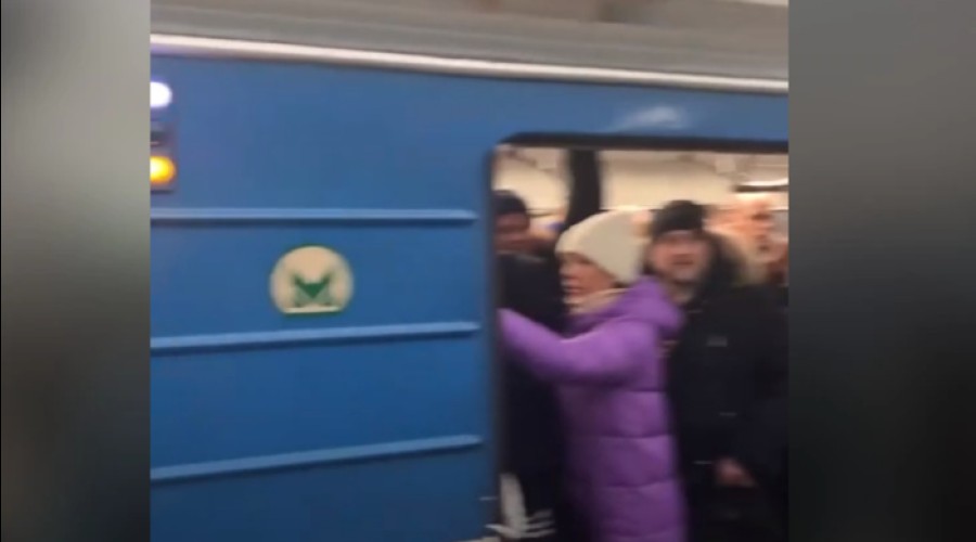 В метро Екатеринбурга произошла давка