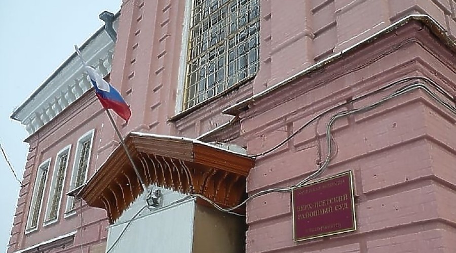 Иностранец 13 лет скрывался за границей после изнасилования девушки на берегу ВИЗ-пруда