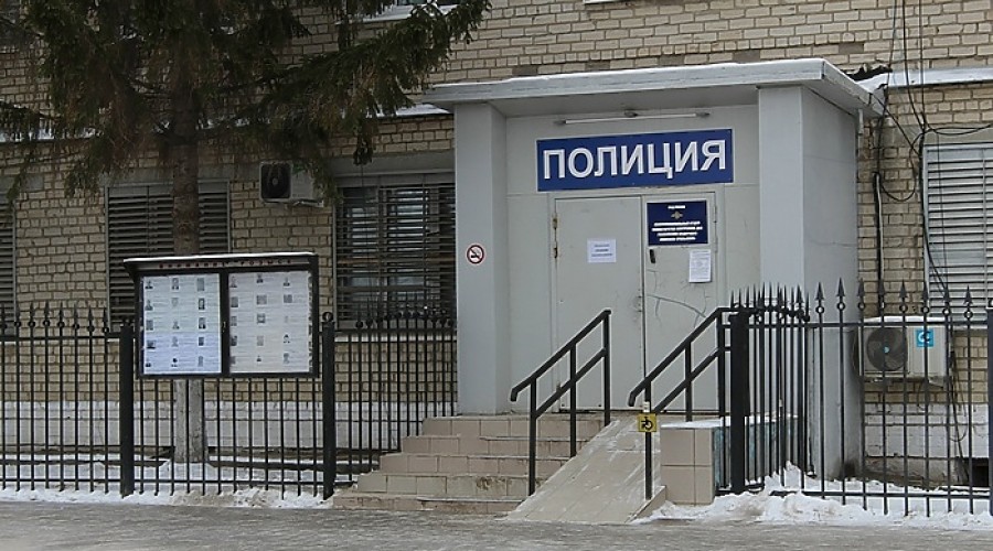 В Екатеринбурге отправили за решетку подростка, во время прогулки чудом не зарезавшего двух мужчин