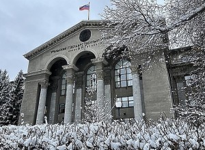 Десятки тысяч платных мест в вузах сокращены в России