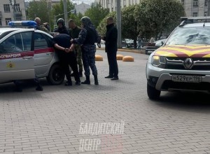 В центре Екатеринбурга силовики задержали мужчину