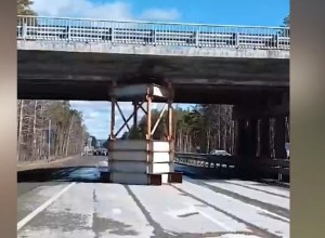 На Челябинском тракте сделали подставку под мост, чтобы тот не рухнул