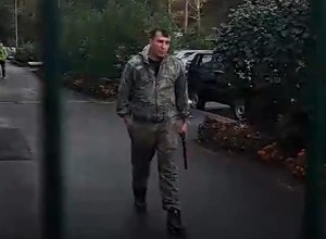 На Уралмаше мужчина с топором напал на девочку со шпицем