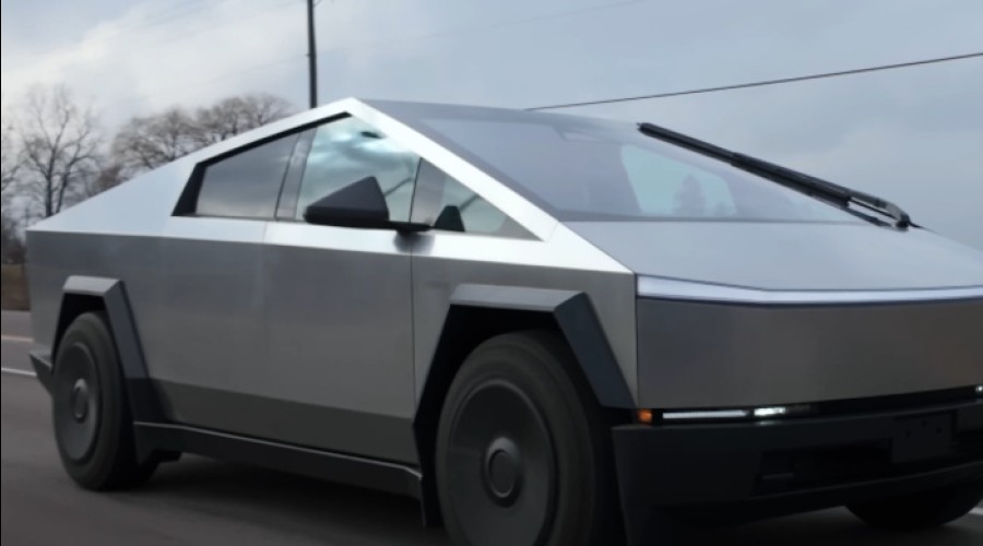 Стало известно, сколько Tesla Cybertruck продано в Екатеринбурге за год