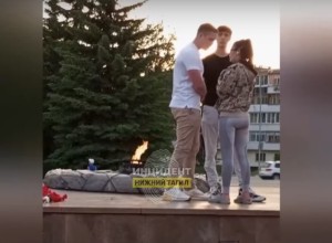 Приговор жительнице Нижнего Тагила, осквернившей летом Вечный огонь, вынесет Свердловсий облсуд