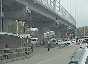Возле «Калины» агрессивный водитель выпрыгнул из машины и напал на пешехода