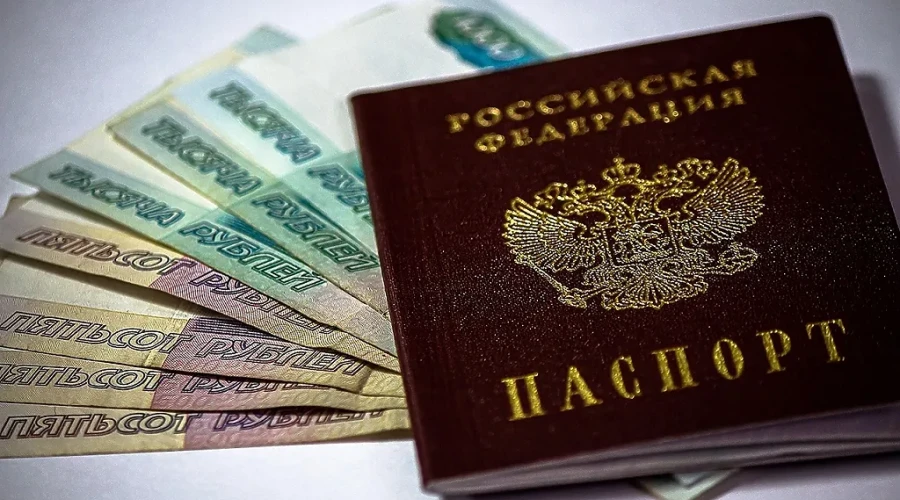 Россиянам предложили еще один раз поменять паспорт