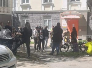 В Екатеринбурге родители пожаловались на огромные очереди в детские больницы