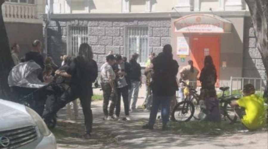 В Екатеринбурге родители пожаловались на огромные очереди в детские больницы