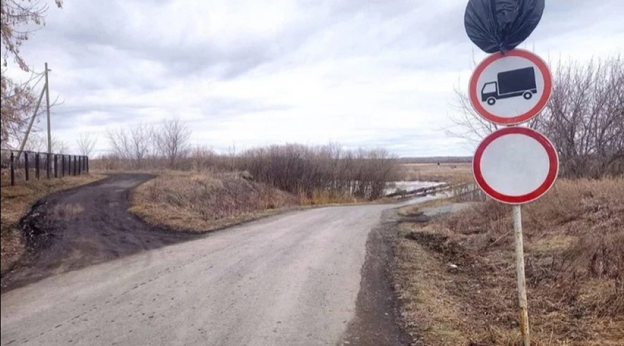 В Свердловской области под воду ушёл мост