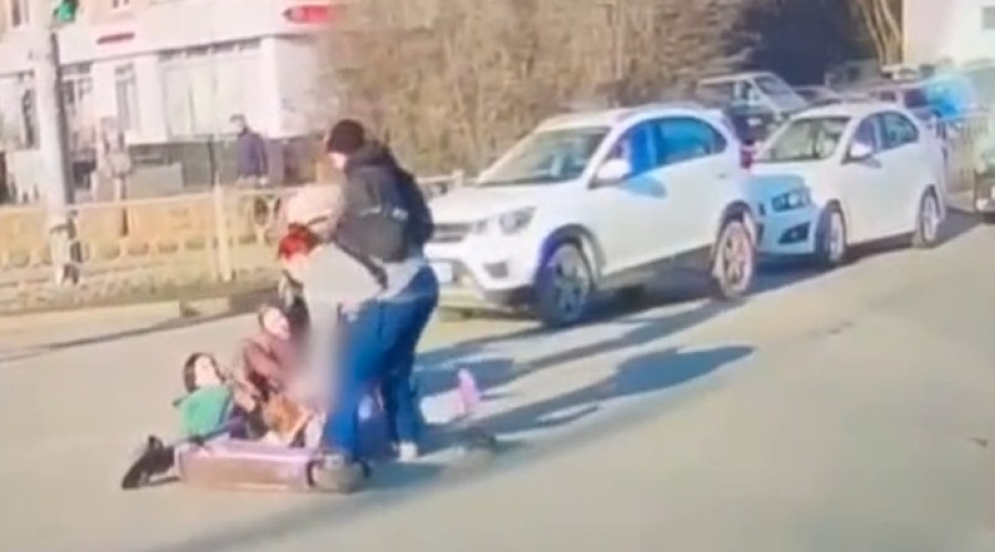 В Екатеринбурге две девушки-самокатчицы сбили 5-летнюю девочку на пешеходном переходе