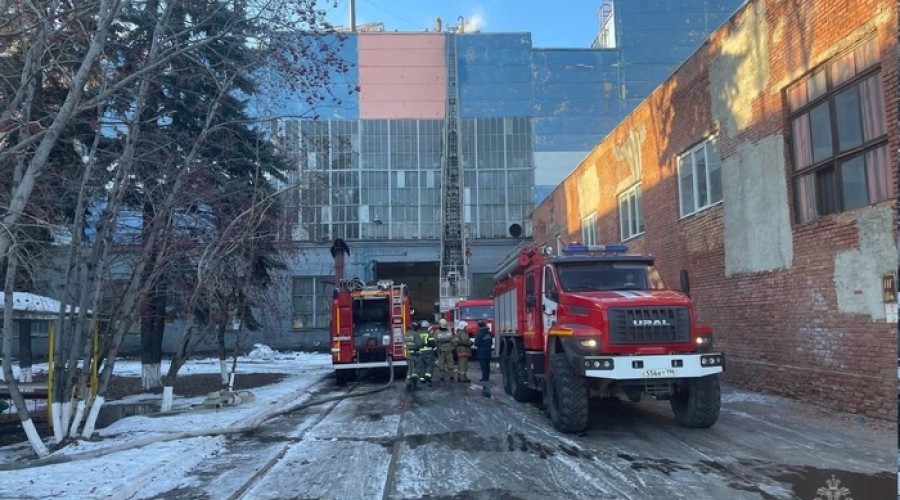Загорелся один из цехов «Уралхиммаша» в Екатеринбурге