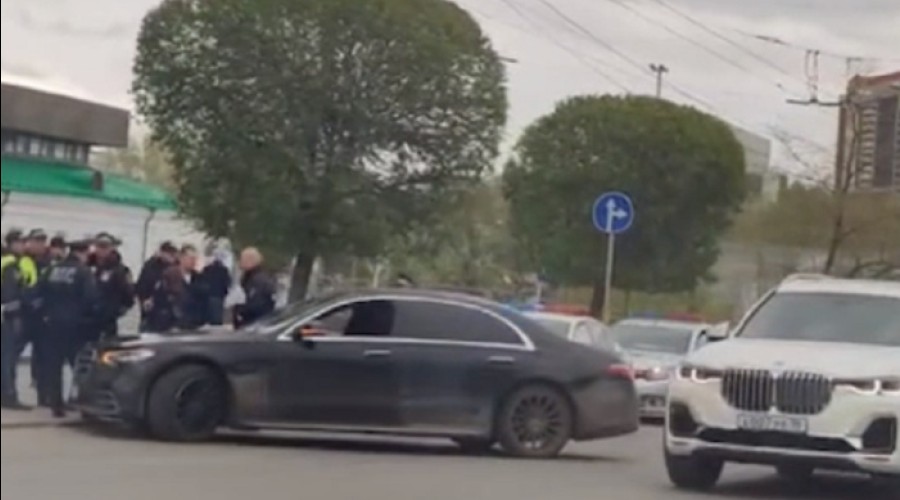 В центре Екатеринбурга задержана странная женщина