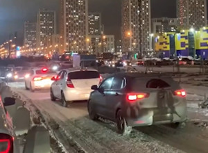 Водители пожаловались на недоделанную дорогу с ямами на Широкой Речке