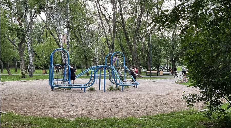 Екатеринбуржцев попросили выбрать, какие парки нужно благоустроить в городе