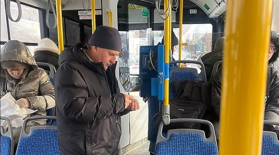 Екатеринбуржцам рассказали, как вести себя при появлении контролёров в общественном транспорте