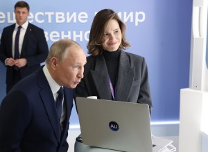 «Будущее не за запретами»: о чем говорил Путин на форуме об ИИ