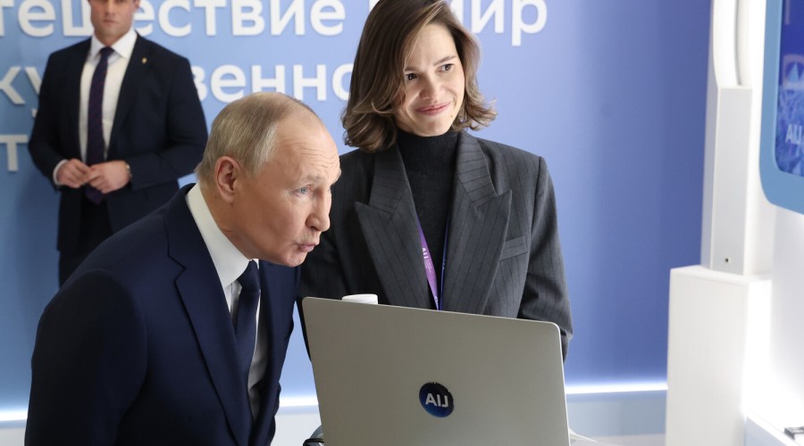 «Будущее не за запретами»: о чем говорил Путин на форуме об ИИ