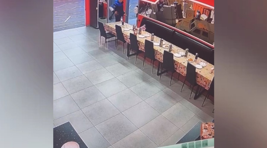 В ТЦ Екатеринбурга у ребенка украли телефон во время празднования дня рождения