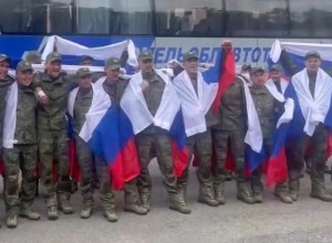 Трое уральцев вернулись домой из украинского плена