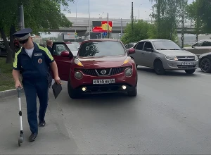 В Екатеринбурге ребёнок бросился за мячом и попал под машину
