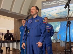 Уральские космонавты запустили в метро космический состав
