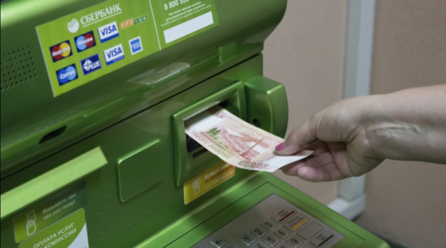Екатеринбурженка перевела мошенникам миллион рублей, но те остались недовольны