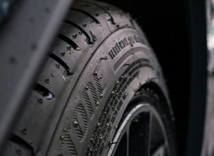 Матери погибшего 15-летнего свердловского подростка повредили автомобиль