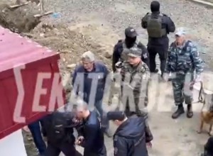 Хотел устроить расправу: отец убитой в Нижнем Тагиле 11-летней школьницы пришёл с ножом на следственный эксперимент