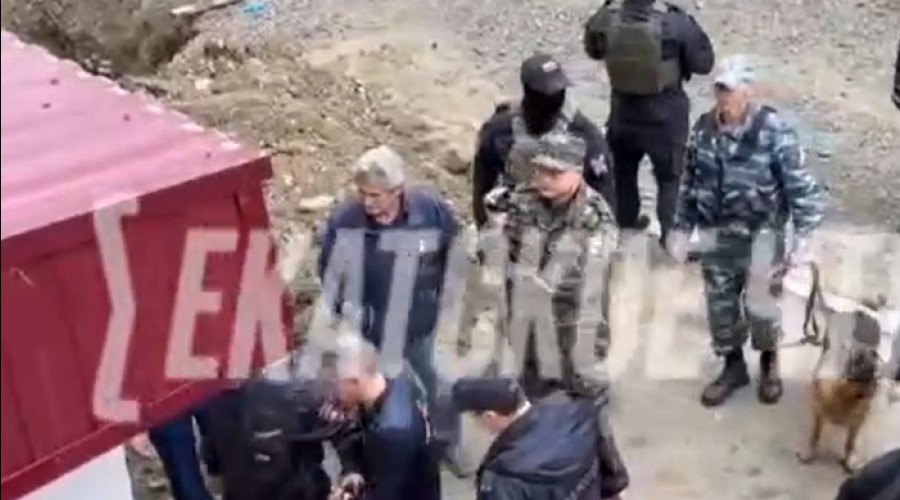 Хотел устроить расправу: отец убитой в Нижнем Тагиле 11-летней школьницы пришёл с ножом на следственный эксперимент