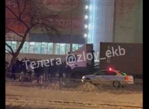 Убегавшего от мигрантов мужчину насмерть сбил автомобиль