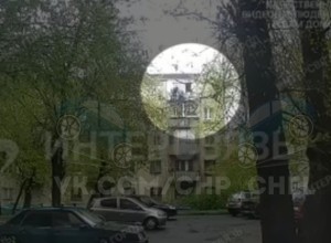 Один человек погиб: на Урале балкон рухнул вместе с людьми