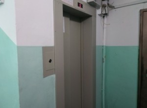В Минстрое заявили, что лифты в многоэтажных домах ломаются из-за недостаточных взносов на капремонт