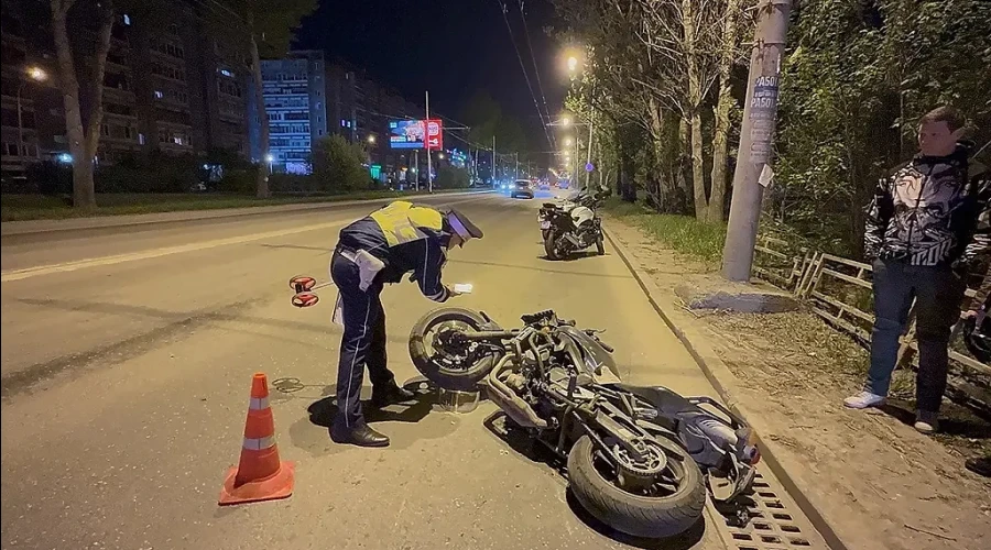 На Юго-Западе мотоциклист сбил 17-летнюю девушку на пешеходном переходе