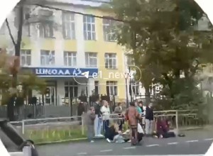 Машина такси сбила женщину с ребёнком во Втузгородке возле школы