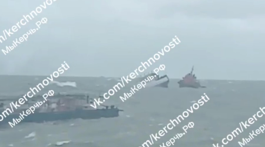 Два танкера с нефтью потерпели бедствие в Керченском проливе