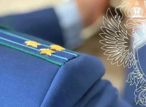 Сотрудник свердловского предприятия погиб, упав с грузовика при погрузке