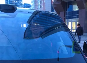 В Екатеринбурге автохам на Lexus проехал по тротуару и начал угрожать пешеходу