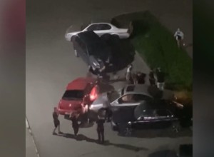 В Екатеринбурге машина влетела в припаркованные автомобили