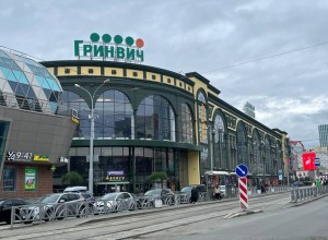 Здание охраняют полицейские: в Екатеринбурге закрылся ТРЦ «Гринвич»