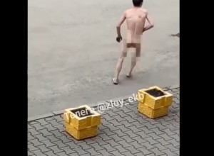 Голых мужчин вновь заметили на улицах Екатеринбурга
