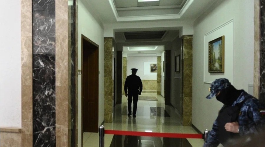 Суд вынес приговор двум контрактникам-россиянам по делу об убийстве в Волновахе семьи из 9 человек