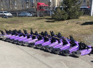 В Екатеринбурге подросток на электросамокате наехал на 8-летнего ребёнка