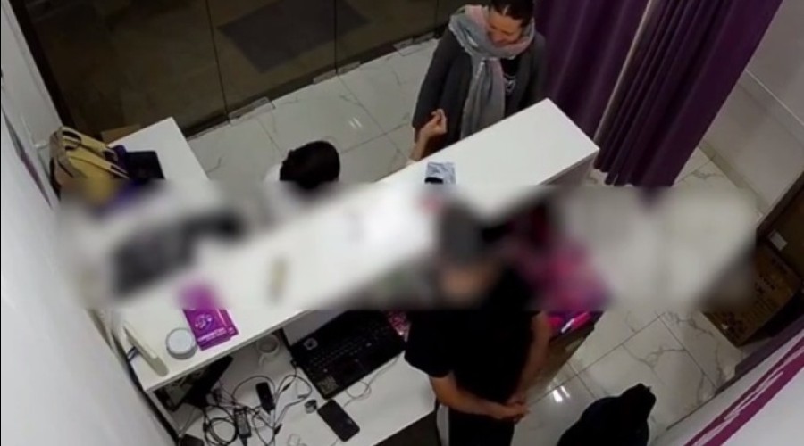Парень сделал предложение девушке прямо в пункте Wildberries
