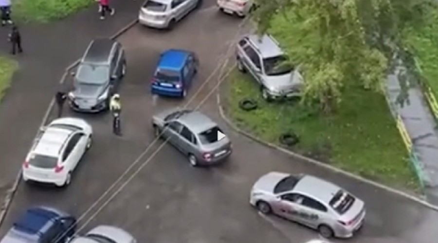 Екатеринбуржцы взбунтовались против мамочек-водителей