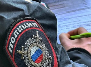 Оторвавшееся в ДТП на ЕКАД колесо разбило лобовое стекло проезжавшему мимо микроавтобусу 