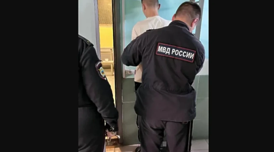 На Урале огласили приговор подростку, который пытался убить в поле знакомую девочку