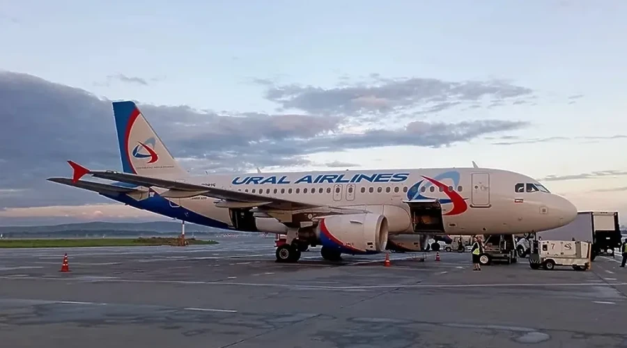 Самолёт срочно вернулся в Кольцово после вылета в Москву